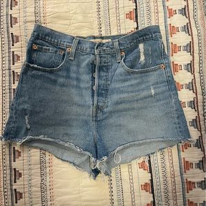 Levi’s Ribcage shorts size 30